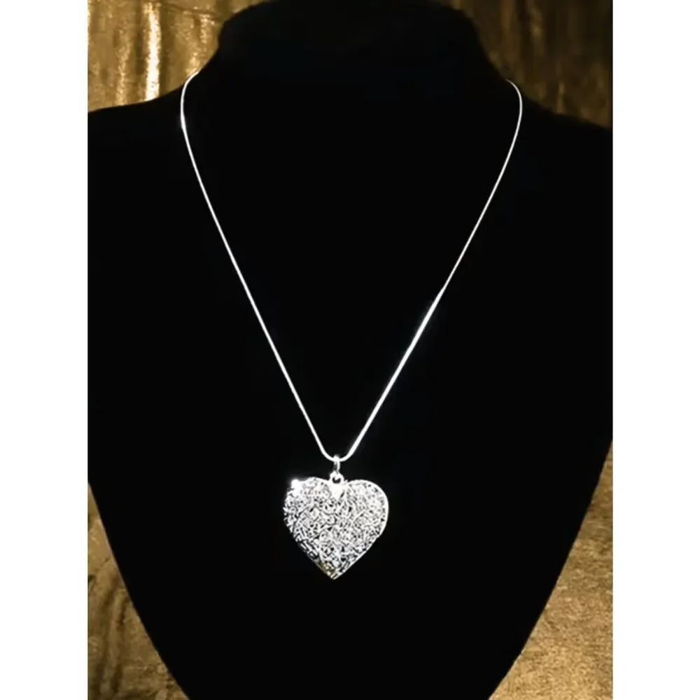 NWT Necklace Filigree Heart Pendant Silver Plate Floral Cut-Out Snake Chain